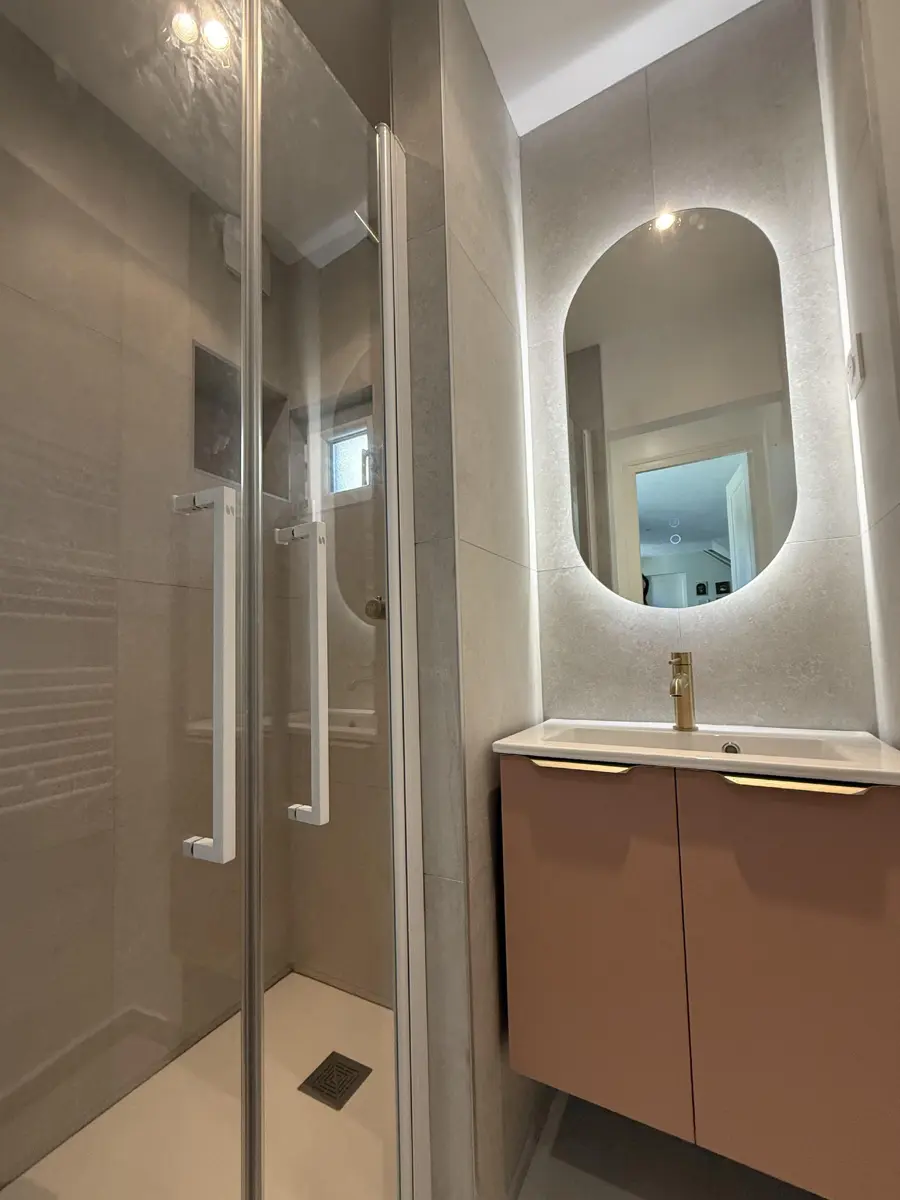 Rénovation salle de bains avec douche ouverte